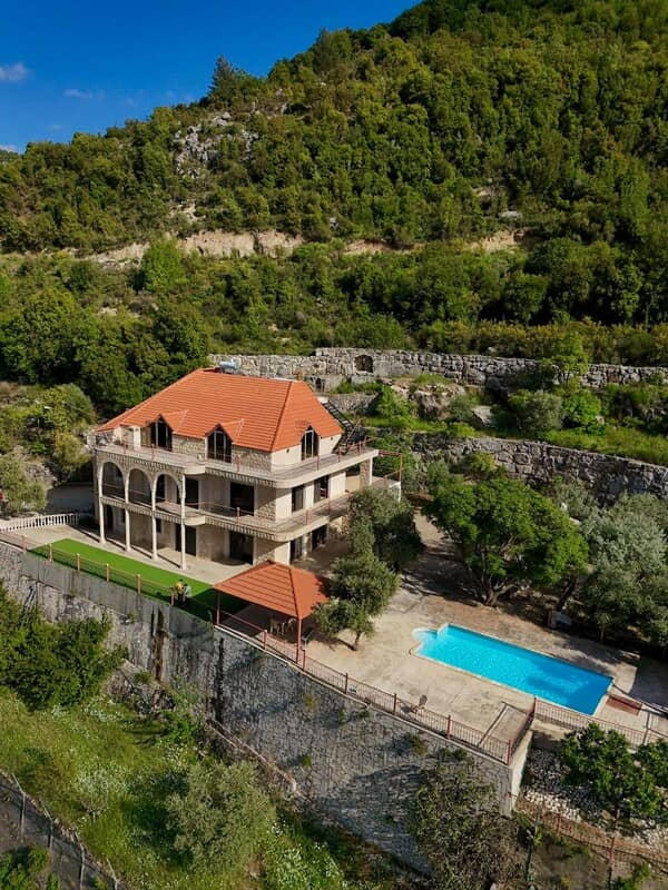 Villa in Haqel