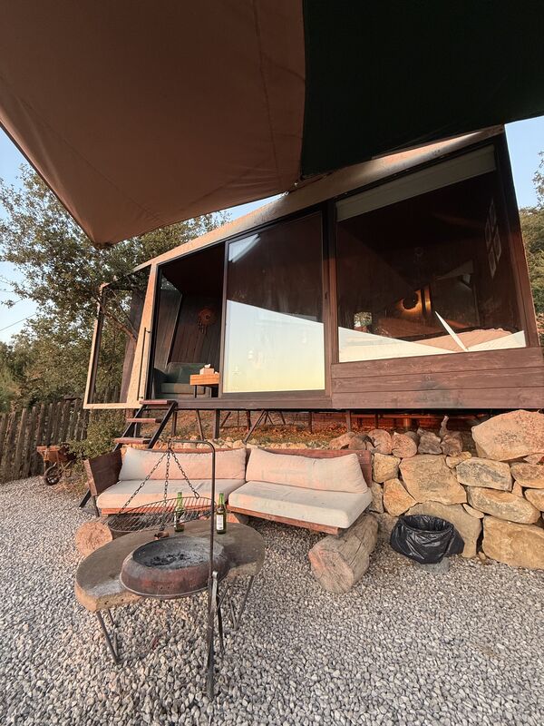 Tree House in Hemlaya, Matn